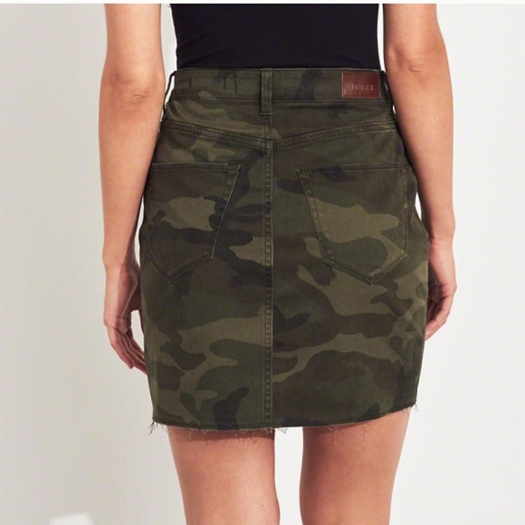 Hollister Ultra High-Rise Twill Skirt - Picture 2 of 6